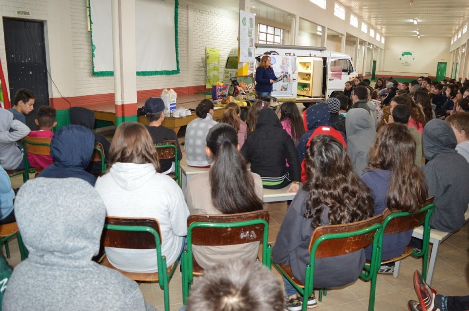 Incentivo à leitura e à preservação ambiental com os programas da FALB