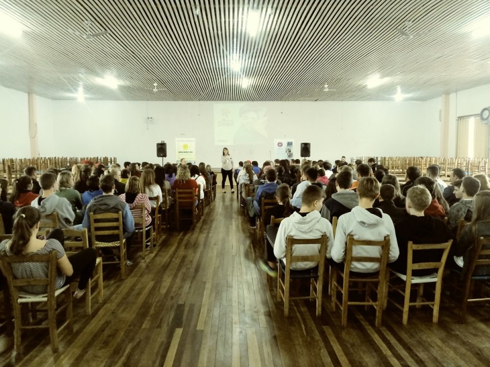 “Adversidade e Diversidade: Superando as Diferenças e Deficiências”