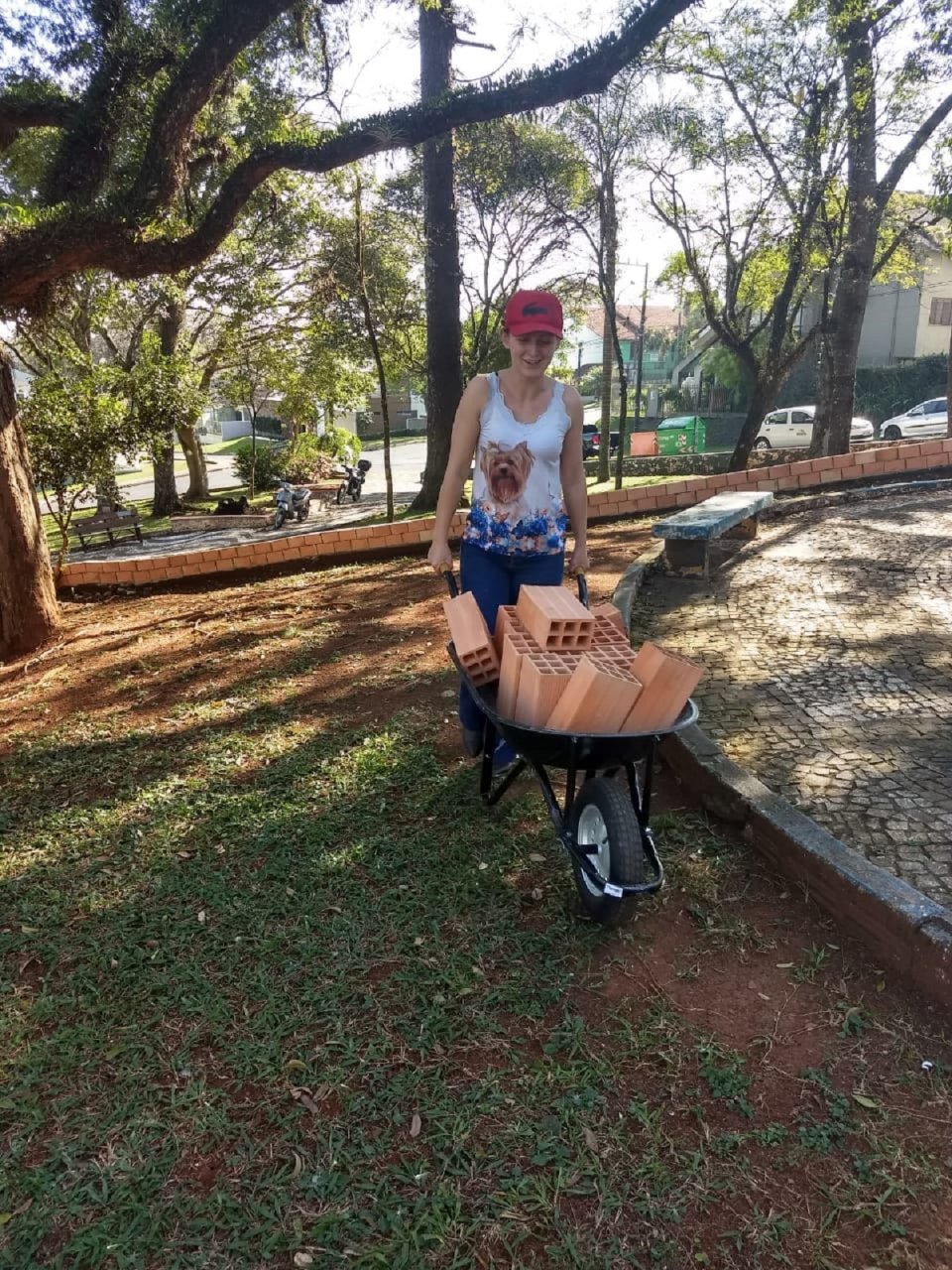 Voluntários Amigo Energia dão continuidade em ações de revitalização em Praça de Chapecó (SC)