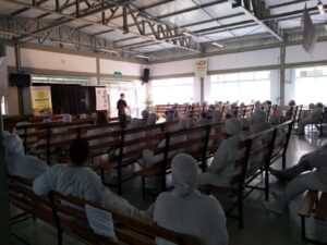 Vivendo Saúde: Empregados da Aurora Alimentos assistem peça teatral Labirintus