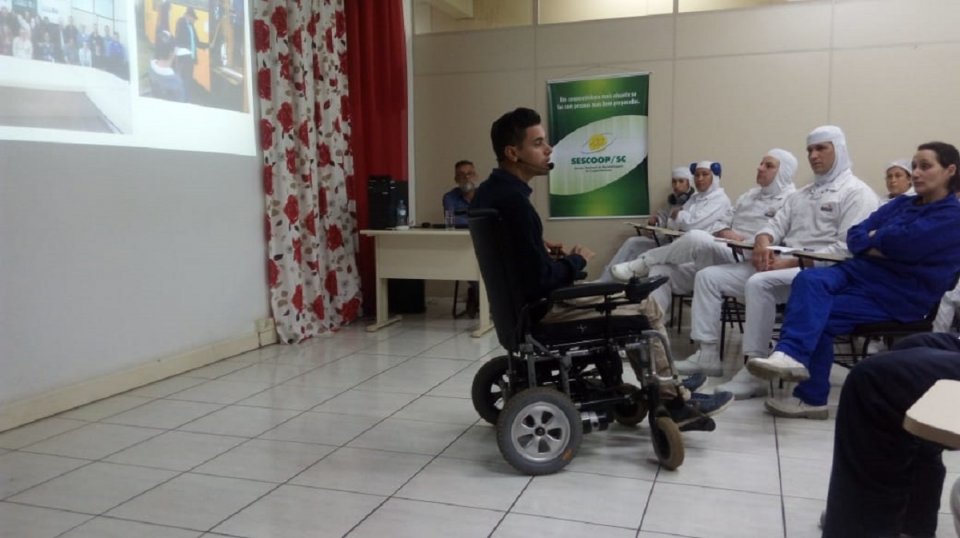 “Pés, para que os quero, se tenho asas para voar”?