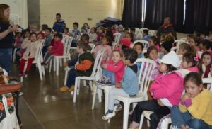 Programa Roda de Leitura proporciona momentos de contação de histórias e socialização