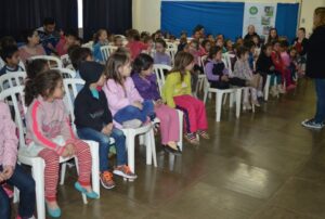 Programa Roda de Leitura proporciona momentos de contação de histórias e socialização