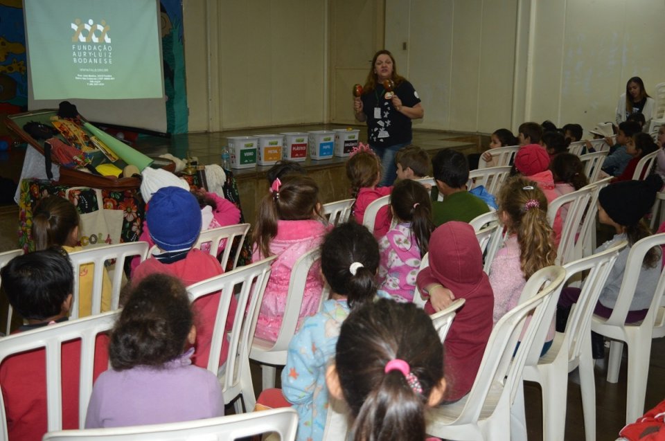 Programa Roda de Leitura proporciona momentos de contação de histórias e socialização