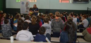 Programa Roda de Leitura proporciona momentos de contação de histórias e socialização