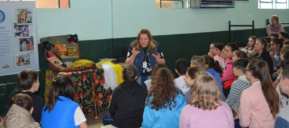 Programa Roda de Leitura proporciona momentos de contação de histórias e socialização