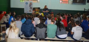 Programa Roda de Leitura proporciona momentos de contação de histórias e socialização