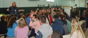 Programa Roda de Leitura proporciona momentos de contação de histórias e socialização