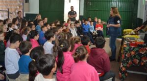 Programa Roda de Leitura proporciona momentos de contação de histórias e socialização