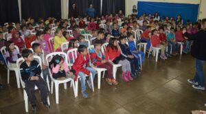 Programa Roda de Leitura proporciona momentos de contação de histórias e socialização