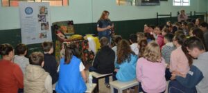 Programa Roda de Leitura proporciona momentos de contação de histórias e socialização