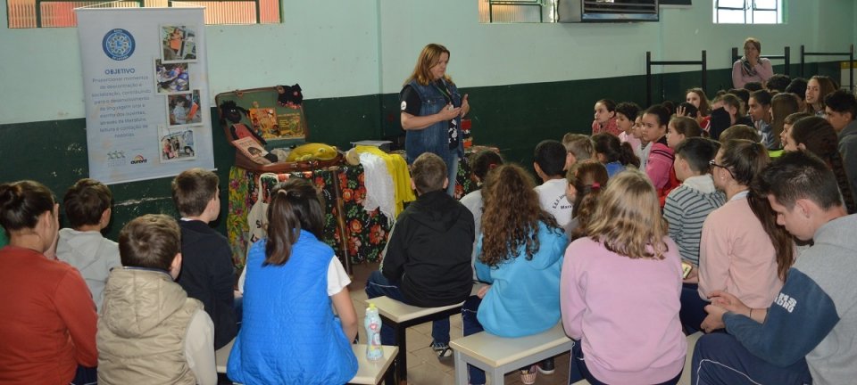 Programa Roda de Leitura proporciona momentos de contação de histórias e socialização