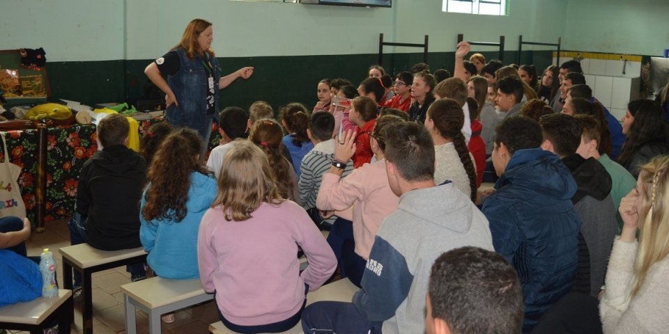 Programa Roda de Leitura proporciona momentos de contação de histórias e socialização
