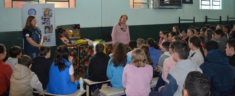 Programa Roda de Leitura proporciona momentos de contação de histórias e socialização