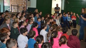 Programa Roda de Leitura proporciona momentos de contação de histórias e socialização