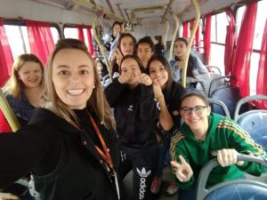 Alunos do grupo Vozes do Corpo conhecem Polícia Militar Ambiental em Chapecó (SC)