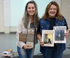 kombi itinerante da leitura proporciona momentos de socialização e educação