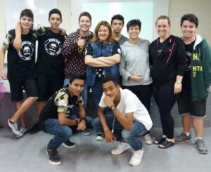 kombi itinerante da leitura proporciona momentos de socialização e educação