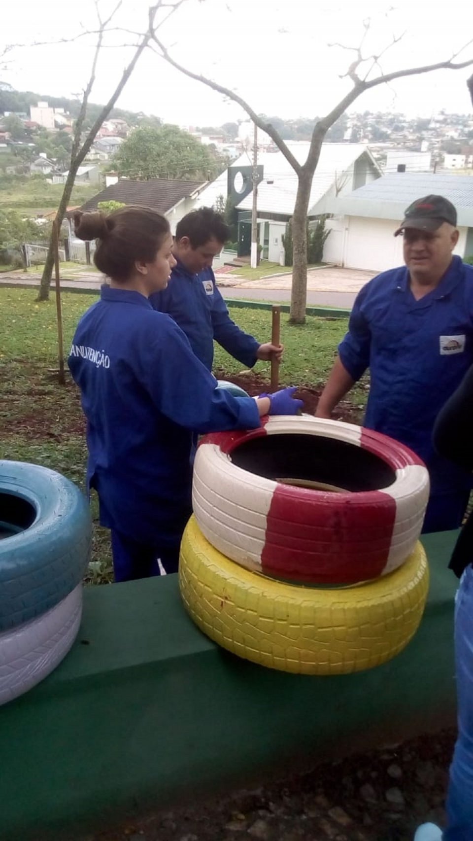 Voluntários dão vida à praça Bernadete Roman em Chapecó (SC)