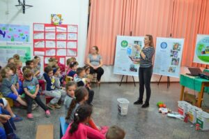 Educação ambiental e formação de novos leitores com os programas da FALB