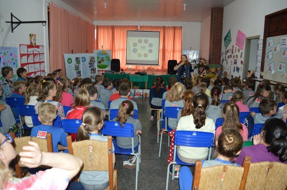 Educação ambiental e formação de novos leitores com os programas da FALB