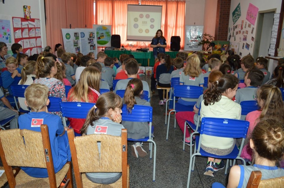 Educação ambiental e formação de novos leitores com os programas da FALB