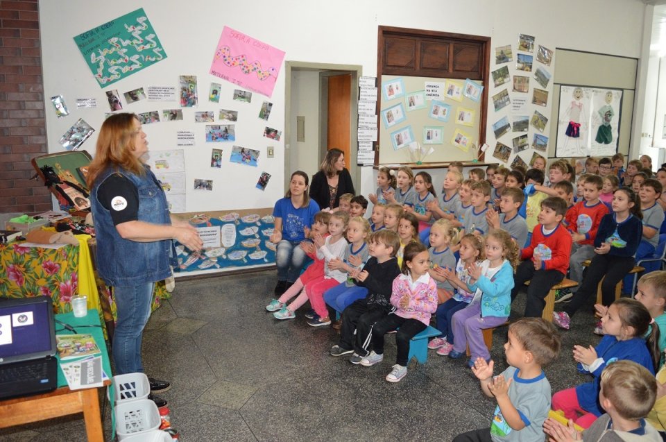 Educação ambiental e formação de novos leitores com os programas da FALB