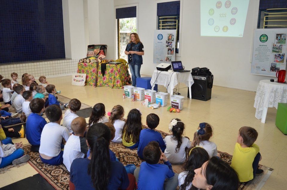 Educação ambiental e formação de novos leitores com os programas da FALB