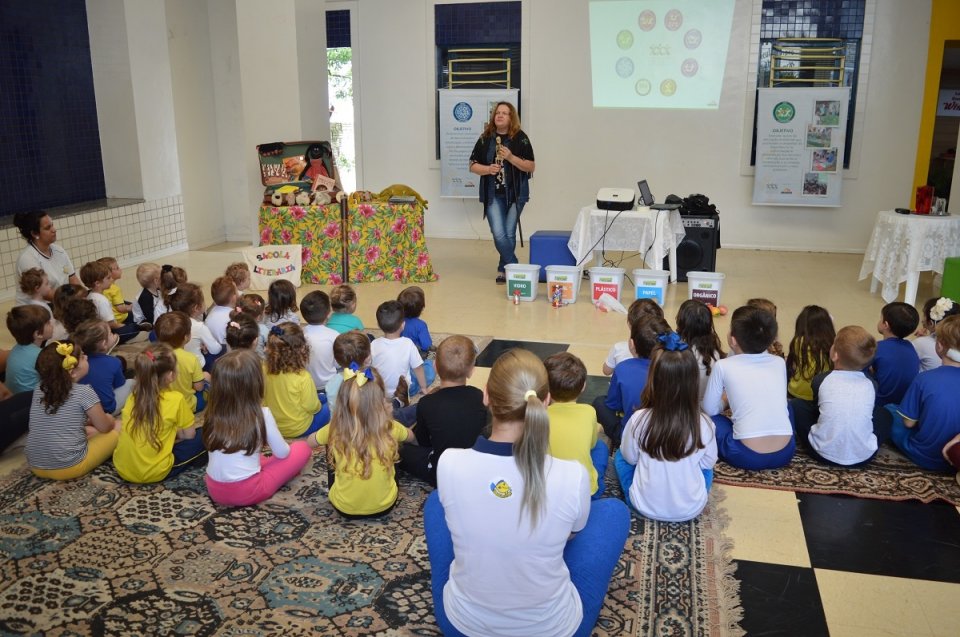 Educação ambiental e formação de novos leitores com os programas da FALB