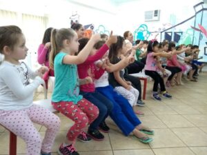 Ouvir e contar histórias estimula a imaginação e incentiva à leitura