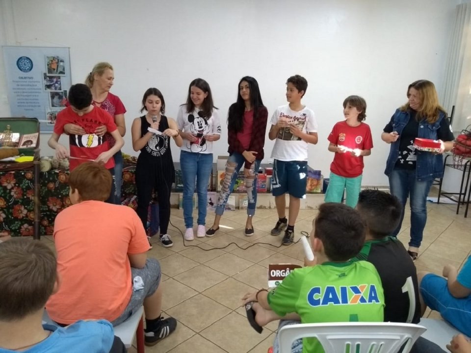 Ouvir e contar histórias estimula a imaginação e incentiva à leitura