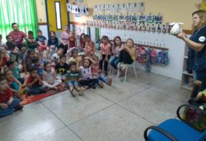 Ouvir e contar histórias estimula a imaginação e incentiva à leitura