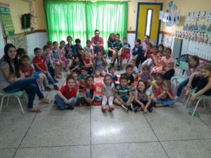 Ouvir e contar histórias estimula a imaginação e incentiva à leitura