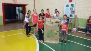 Voluntários realizam gincana Eco Cooperação em escola de Cunha Porã (SC)