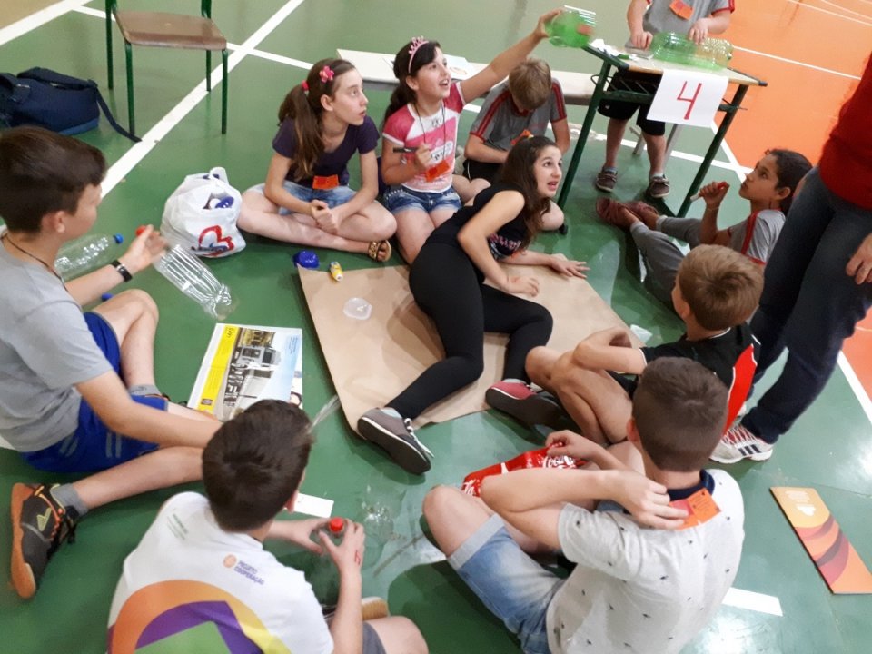 Voluntários realizam gincana Eco Cooperação em escola de Cunha Porã (SC)