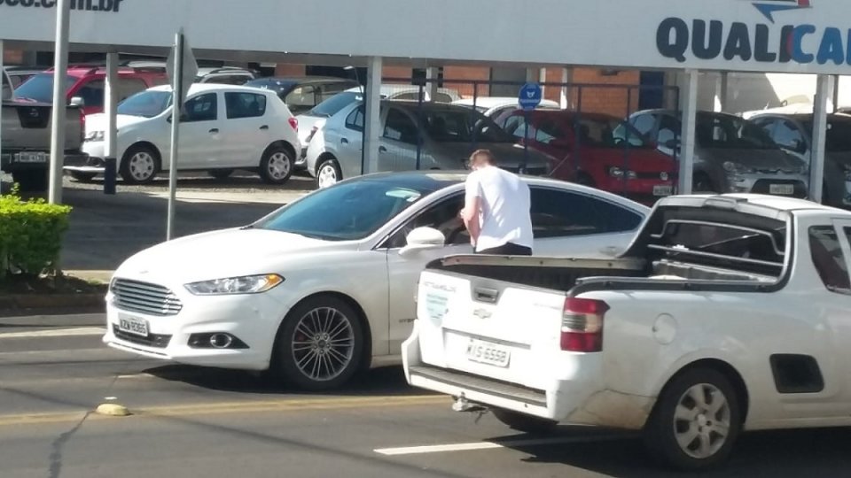 Voluntários Amigo Energia auxiliam no pedágio do GAPA em Chapecó (SC)