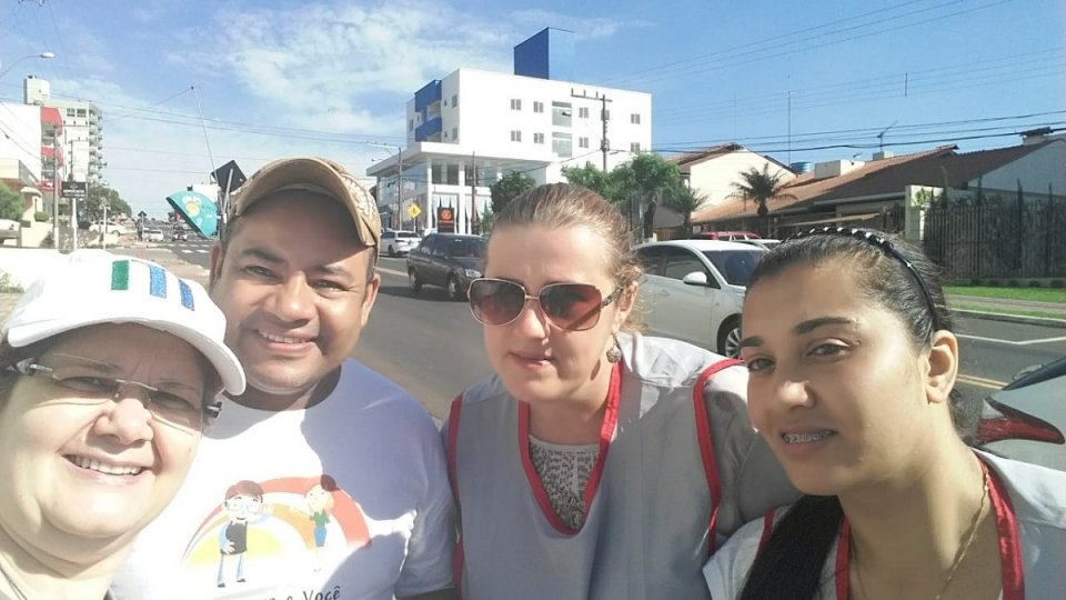 Voluntários Amigo Energia auxiliam no pedágio do GAPA em Chapecó (SC)