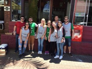 Voluntários Amigo Energia auxiliam no pedágio do GAPA em Chapecó (SC)