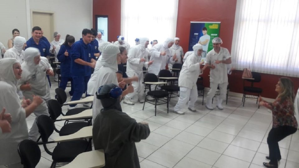 Empregados da Unidade da Aurora em Guatambu (SC) participam de palestra motivacional