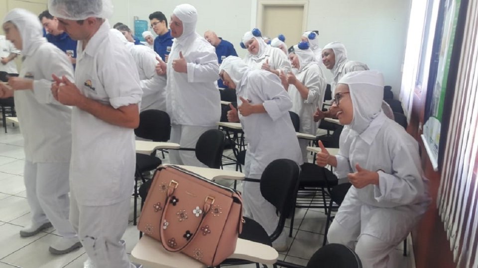 Empregados da Unidade da Aurora em Guatambu (SC) participam de palestra motivacional