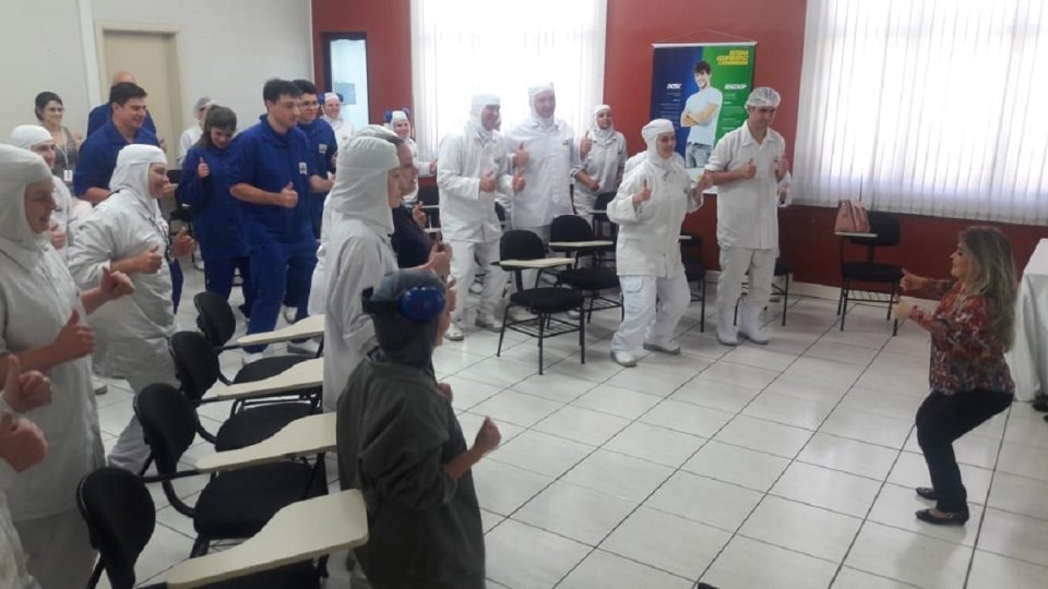 Empregados da Unidade da Aurora em Guatambu (SC) participam de palestra motivacional