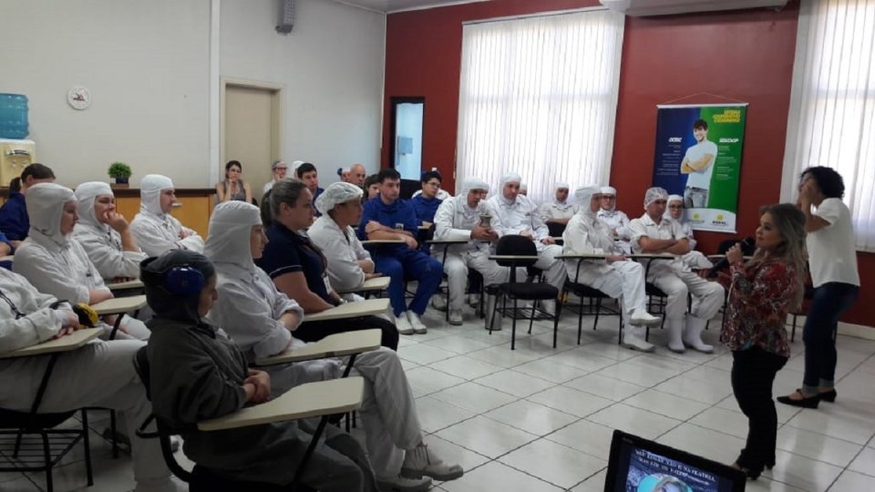 Empregados da Unidade da Aurora em Guatambu (SC) participam de palestra motivacional