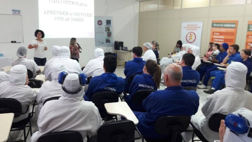 Empregados da Unidade da Aurora em Guatambu (SC) participam de palestra motivacional