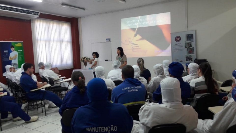 Empregados da Unidade da Aurora em Guatambu (SC) participam de palestra motivacional