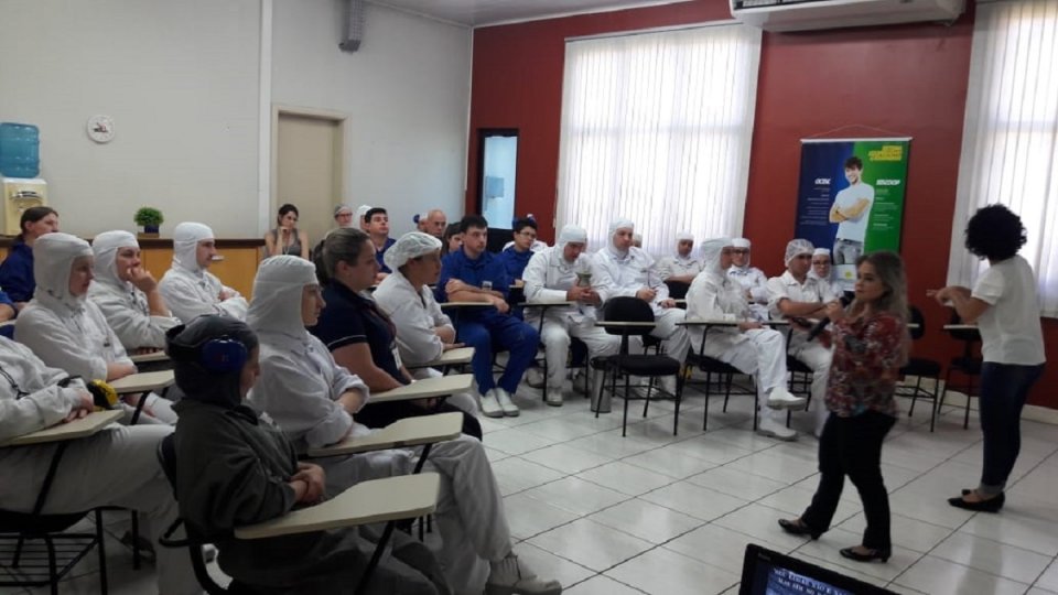 Empregados da Unidade da Aurora em Guatambu (SC) participam de palestra motivacional