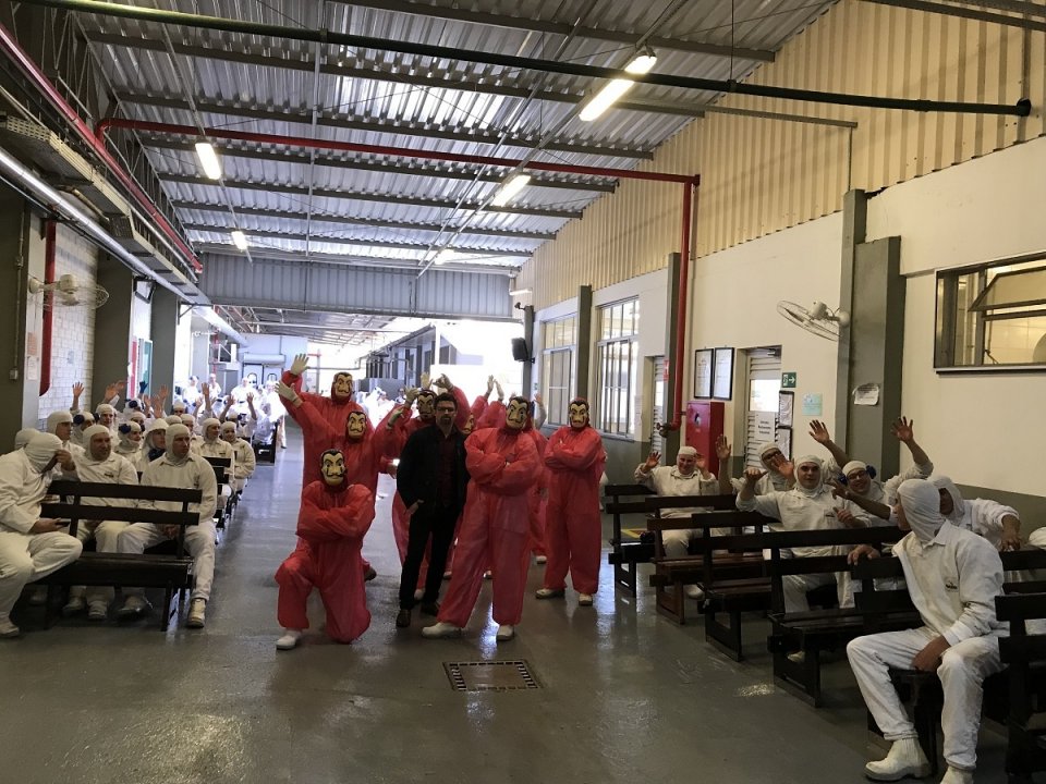 Unidade da Aurora Alimentos em Maravilha (SC) realiza apresentação das Paródias da Prevenção