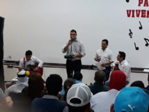 Paródias da Prevenção é marcado por animação e sensibilização na Unidade da Aurora em Chapecó (SC)