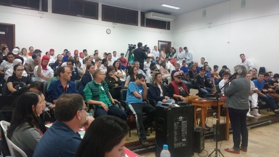 Paródias da Prevenção é marcado por animação e sensibilização na Unidade da Aurora em Chapecó (SC)