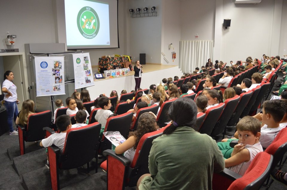 Eco Cooperação marca presença na Semana Nacional do Livro
