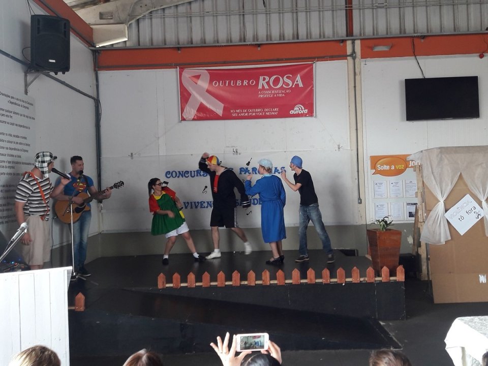 Quatro equipes da Unidade da Aurora em Xaxim (SC) abordaram o tema violência no Concurso de Paródias